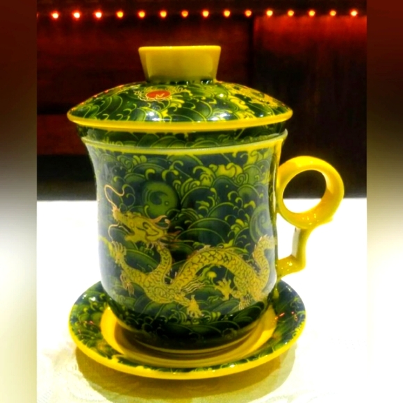 Modern ceramic tea cup with strainer and lid - Picture 1 of 13